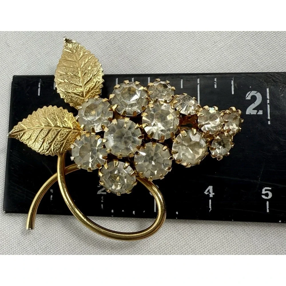 Vintage Grape Cluster Rhinestone Brooch Gold Tone Leaves EUC‎